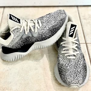 Adidas YOUTH alphabounce